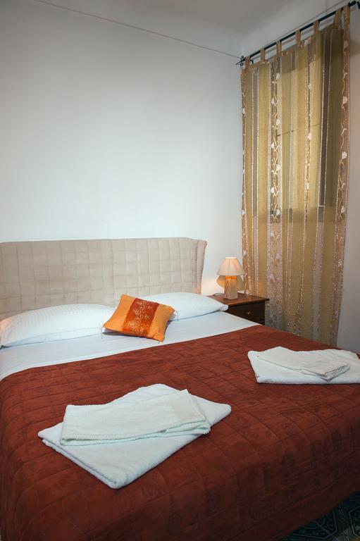 Bed and Breakfast Umberto 33 Пьяцца-Армерина Номер фото