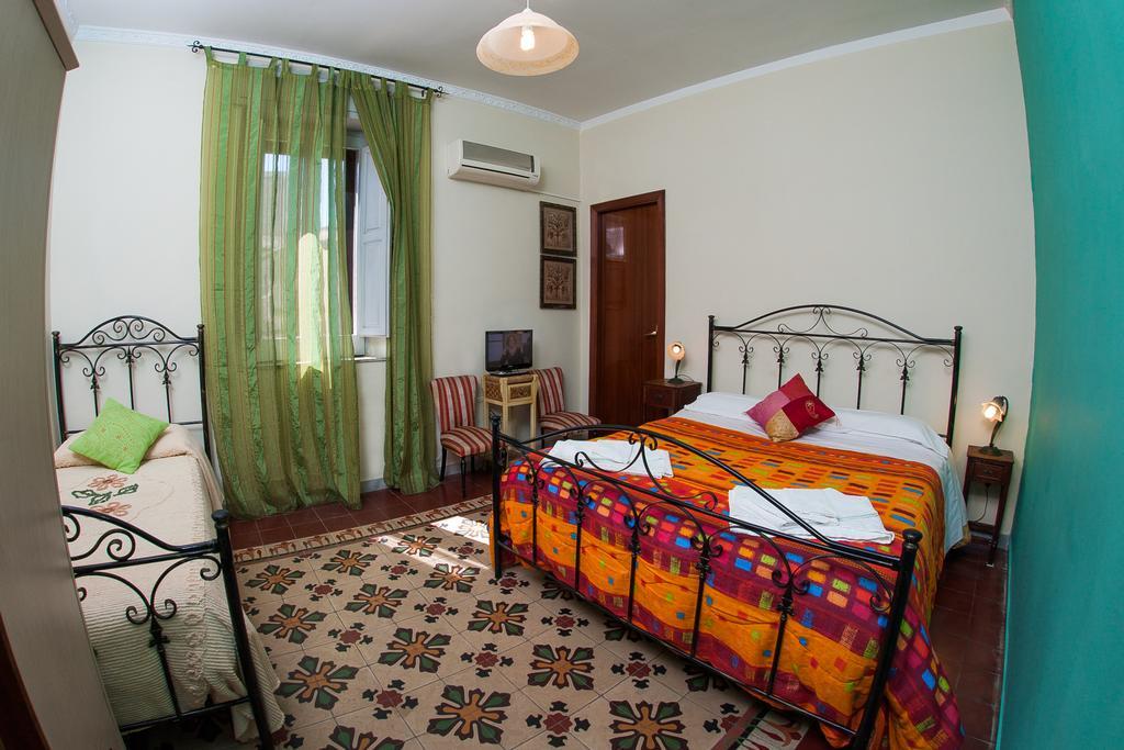 Bed and Breakfast Umberto 33 Пьяцца-Армерина Номер фото